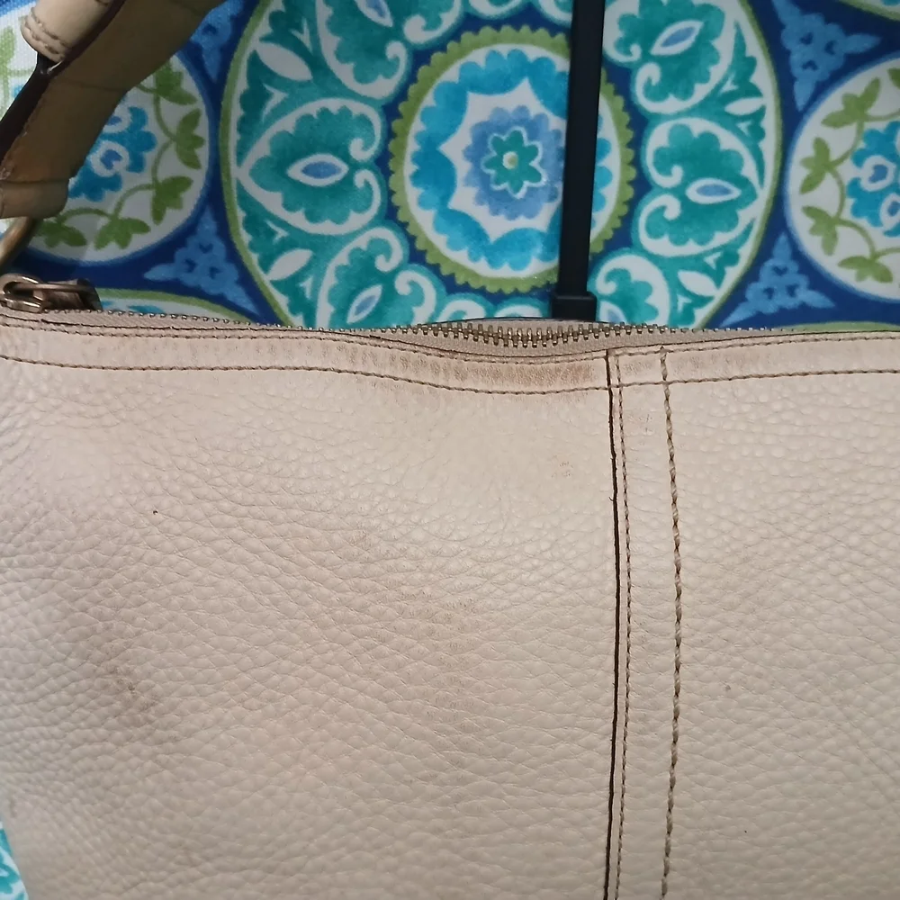Coach Cream Leather Hobo Bag with Crescent Shape - Picture 4 of 14
